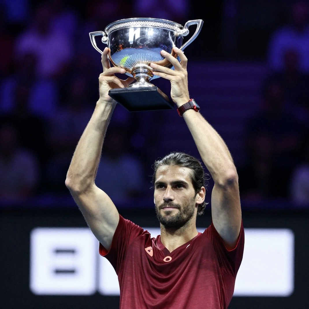 Medvedev bị xử thua ở China Open sau cú đánh bóng trúng mặt khán giả