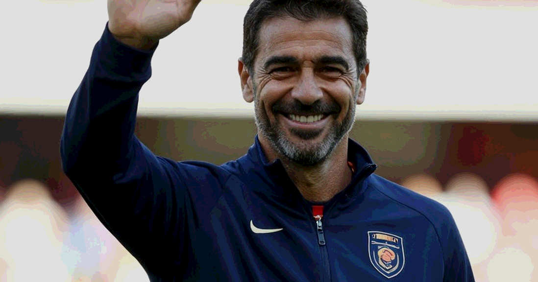 Barcelona khiếu nại UEFA về băng rôn của cổ động viên PSG sau trận thua bốn bàn