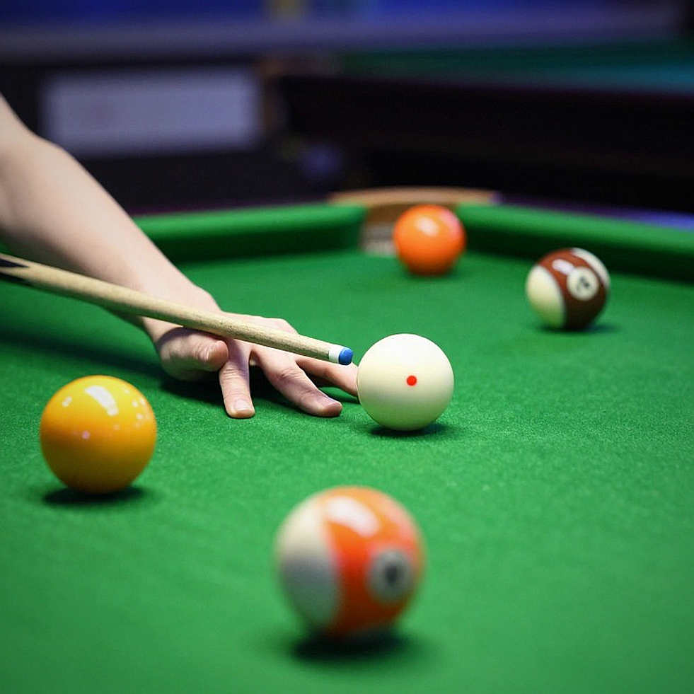 English Open: Williams lật ngược từ 5-1, Carter hạ Ding 6-2 — chung kết của hai tay cơ 51 và 47 tuổi